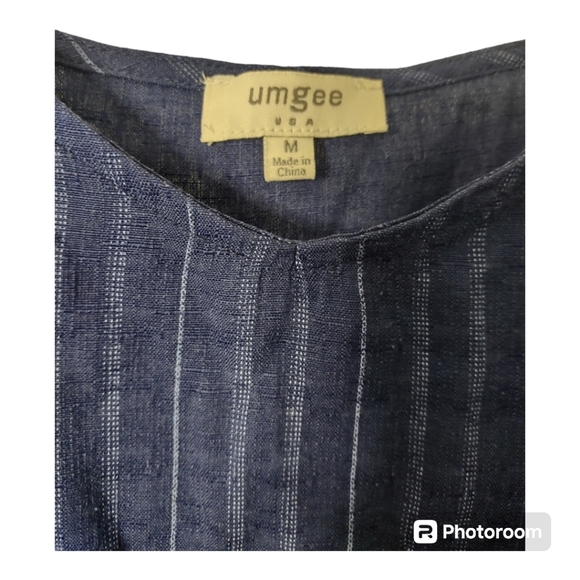 Umgee size medium cold shoulder blouse - Picture 3 of 3